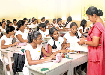 දිවයිනේ පාසල් රැසක 30 000ක උ. පෙළ ගුරුවරු හිඟයක් ?