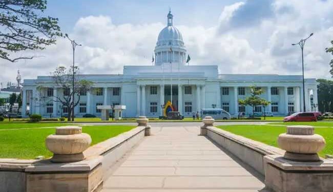 කොළඹ පුරපති පුටුව කාටද?