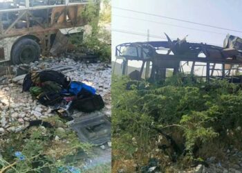 පාසල් බස් රථයකට මරාගෙන මැරෙන බෝම්බ ප්රහාරයක්