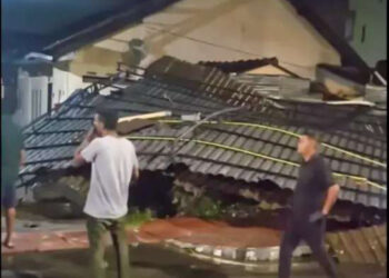 දැඩි සුළඟින් කොළඹට වුණ දේ  (photos)