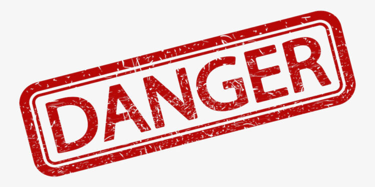 ලංකාවට එන අයට අනතුරු ඇඟවීමක්