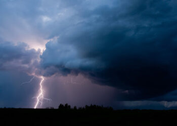 ප්‍රබල අකුණු ගැන අවවාදාත්මක නිවේදනයක්