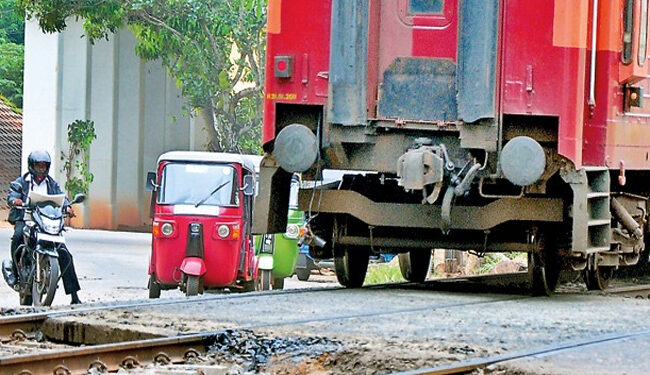 රට තුළ අනාරක්ෂිත දුම්රිය හරස් මාර්ග 1200ක්