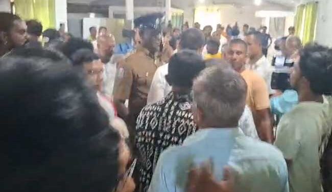 මාලිමා මන්ත්රී දෙදෙනෙක්ව උස්සලා