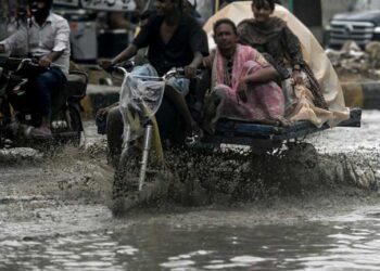 අයහපත් වර්ෂාපතනය හේතුවෙන් 45ක් මිය ගිහින්