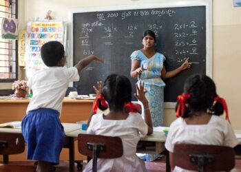 ගුරුවරුන්ගෙන් අනතුරු ඇඟවීමක්