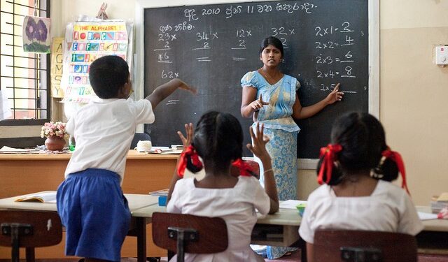 ගුරුවරුන්ගෙන් අනතුරු ඇඟවීමක්