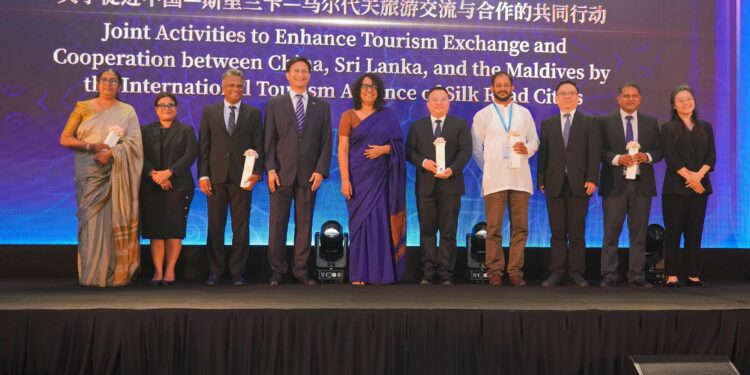 දේශීය සංචාරක සේවා සපයන්නන්ගේ ධාරිතාවය ඉහළ නංවමින් සංචාරක ව්යාපාරය දියුණු කරනවා – හරිනි අමරසූරිය