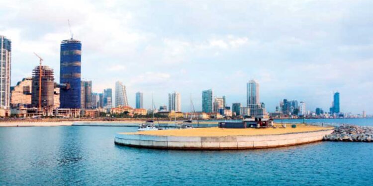 පෝට් සිටි කෘත්‍රිම වෙරළට අයත් මුහුදේ සරසවි සිසුවෙක් අතුරුදන්