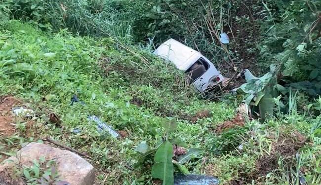 බිහිසුණු රිය අනතුරක් – රියදුරාට නින්ද ගිහින්