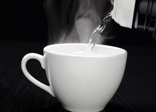 උදේ පාන්දර හිස් බඩ උණු වතුර  පානය කළොත් මොකද වෙන්නෙ