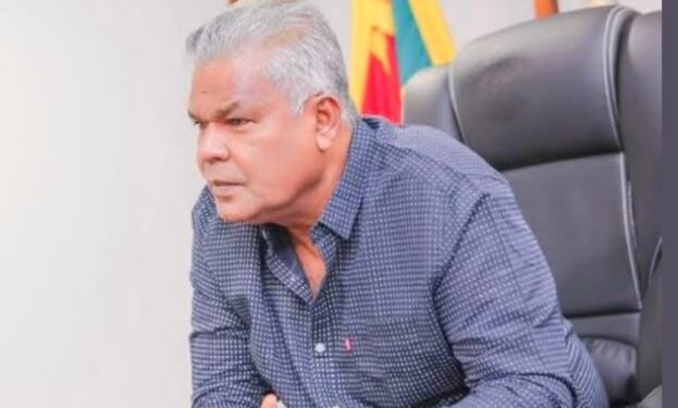 හිස් වාචාල මිනිසුන්ට කැමති ඕනෑම විදියකට ඔබව මනින්න ඉඩ දෙන්න – ඩඩ්ලි