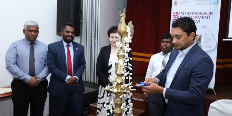 ලංකාවේ හොඳම ව්යාපාර උපදේශකවරුන් බිහිකිරීමට අලුත් වැඩක්