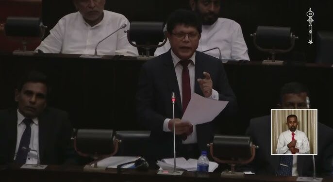 මුළු රටටම පශු වෛද්‍යවරු ඉන්නේ 12 යි – පරිසර ඇමති