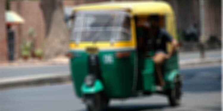 ත්‍රීවිල් හයර් යනව නම් විමසිල්ලෙන් යන්න