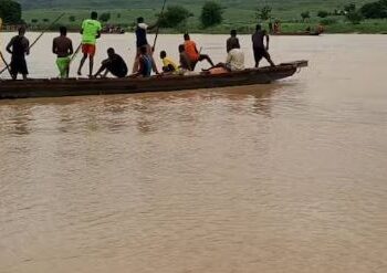 බෝට්ටු අනතුරින් 40ක් අතුරුදන්