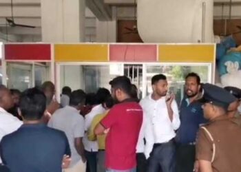 වර්ජනයේ නිරත තැපැල් වෘත්තීය සමිති සත්යග්රහයක