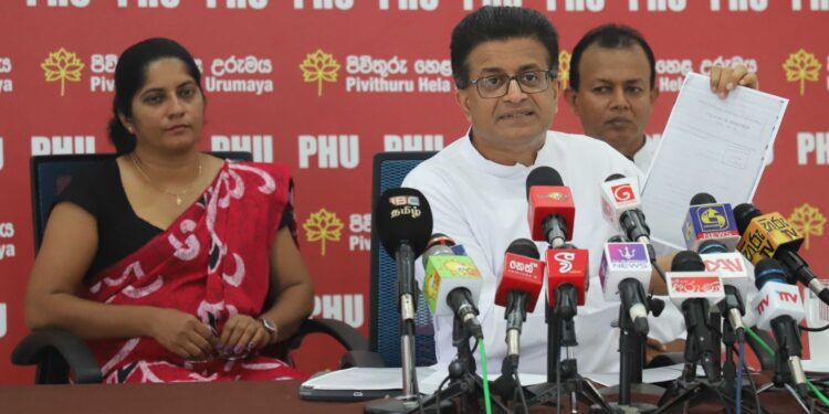 නාවික හමුදාපති අත්අඩංගුවට ගත්තේ කොටි නායකයෙකුගේ බොරු සාක්ෂි මතයි