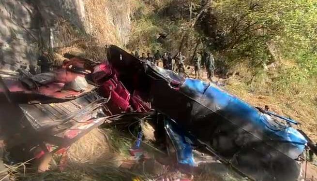 බිහිසුණු ඇල්ල වැල්ලවාය අනතුරින් මිය ගිය ගණන 15 දක්වා ඉහළට