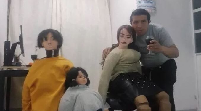 බෝනික්කෙක් කසාද බැඳලා ළමයි තුනකුත් බිහි කල විදිහ