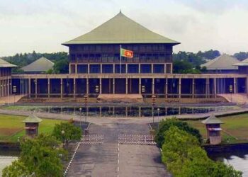 පොලිස්පති පාර්ලිමේන්තුවට