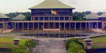 පොලිස්පති පාර්ලිමේන්තුවට