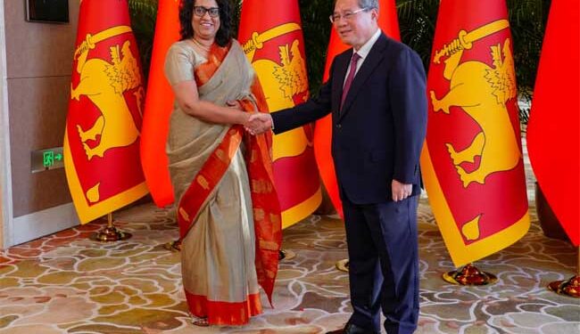 මෙරට අගමැතිනිය චීන අගමැතිව හමුවෙයි