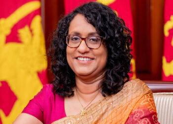 හරිනි ඉන්දියාවට යයි