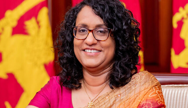 හරිනි ඉන්දියාවට යයි