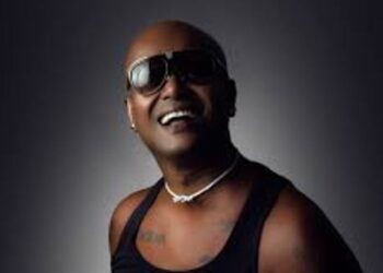 චාමර රණවකව ගුවන්යානයෙන් ඉවත් කරේ ඇයි ? – සැබෑ කතාව එළියට