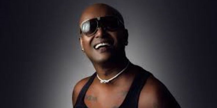 චාමර රණවකව ගුවන්යානයෙන් ඉවත් කරේ ඇයි ? – සැබෑ කතාව එළියට