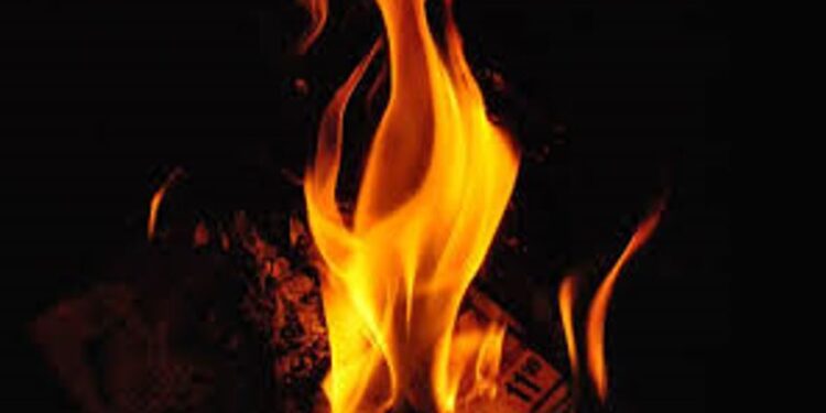 විදුලි කාන්දුවක් නිසා කොළඹ ගොඩනැගිල්ලක් ගිනි ගනියි