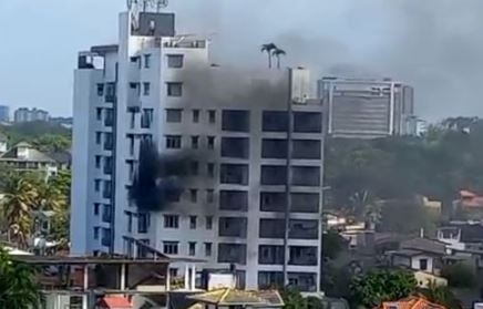 නාරාහේන්පිට මහල් නිවාසයක විශාල ගින්නක්