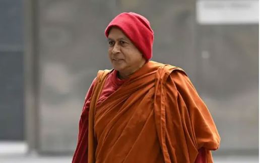 රසකැවිලි දී ආවාස ගෙට ගැහැණු ලමුන් ගෙන්වූ නා ඔටුන්නේ හිමියන්ට වැඩ වරදියි