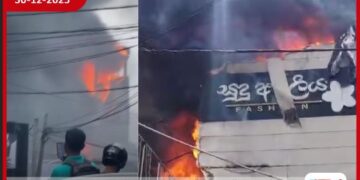 කිරිබත්ගොඩ වෙළෙඳසැල් 02ක් ගිනි ගනියි – කොළඹ – නුවර මාර්ගය පැය 04ක් වසා දමලා