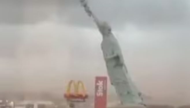 කුණාටුවකින් ලිබර්ටි ප්රතිමාව කඩා වැටිලා ?