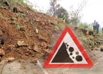 මහනුවරට නුවරඑළියට නායයෑම් රතු නිවේදන තවදුරටත්