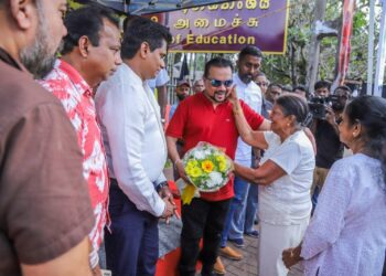විරෝධය නතර නෑ – හරිනි යනකල් අපි හෙල්ලෙන්නේ නෑ!