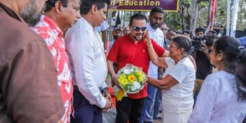විරෝධය නතර නෑ – හරිනි යනකල් අපි හෙල්ලෙන්නේ නෑ!