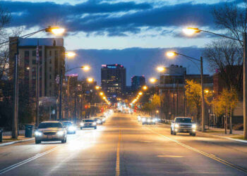 ගමේ පාරේ ලයිට් බිලත් ගමේ ජනතාවගේ කරට