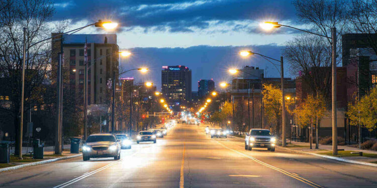 ගමේ පාරේ ලයිට් බිලත් ගමේ ජනතාවගේ කරට