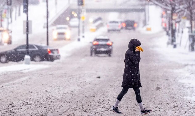 අමෙරිකාවේ දරුණු හිම කුණාටුවකින් නිවාස මිලියනයක විදුලිය බිඳවැටෙයි : ප්රාන්ත කිහිපයකට හදිසි තත්ත්වයක්