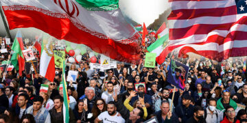 වහාම ඉරානයෙන් ඉවත් වන්න අමරිකානුවන්ට දැනුම් දීමක්