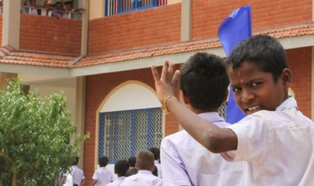 රජයේ පාසල්වල 2026 පළමු වාරය හෙට ඇරඹේ: නිවාඩු සහ වාර සටහන මෙන්න