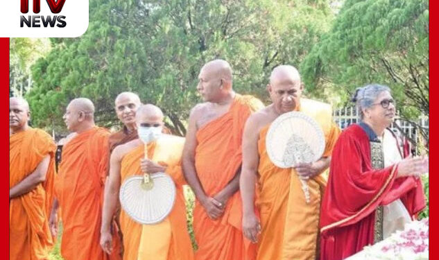 විද්‍යාලංකාර පිරිවෙනේ 150 වැනි සංවත්සරය නිමිත්තෙන් කැලණිය සරසවියෙන් උපහාර: ධර්මාලෝක හිමි පිළිරුවට පුෂ්පෝපහාර