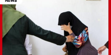 විවාහයට පෙර සබඳතා පැවැත්වූ යුවළකට ඉන්දුනීසියාවේදී කස පහර 140ක් : කාන්තාව සිහිසුන්ව ඇද වැටෙයි