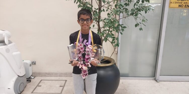 මේස පන්දු ලෝක ශූරතා දෙකක් ජයගත් ටාවි සමරවීර දිවයිනට