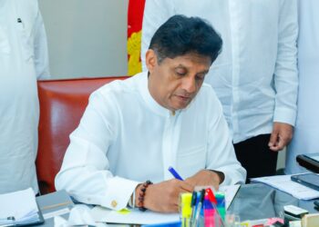 හරිනිට එරෙහිව විපක්ෂයෙන් විශ්වාසභංගයක්