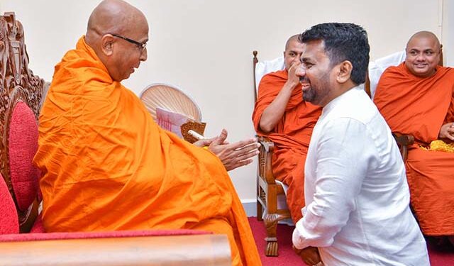 ජනපති අමරපුර මහා නා හිමි බැහැ දකියි