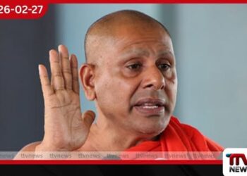 නිළියන්ගේ කොට ගවුම් බලලා  ක්‍රීඩකයන්ට පන්දුව අමතක වුණා